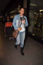 Sonakshi Sinha snapped at International airport on 9th Oct 2011 (10).JPG